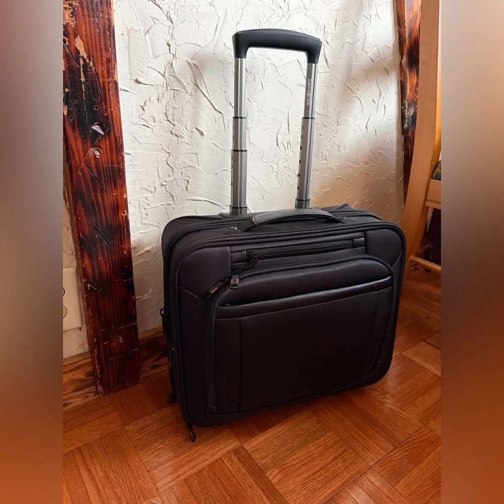 SAMSONITE PRO UPRIGHT MOBILE OFFICE. carry-on baggage